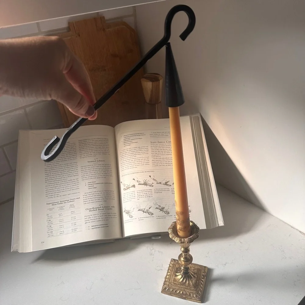 Metal candle snuffer